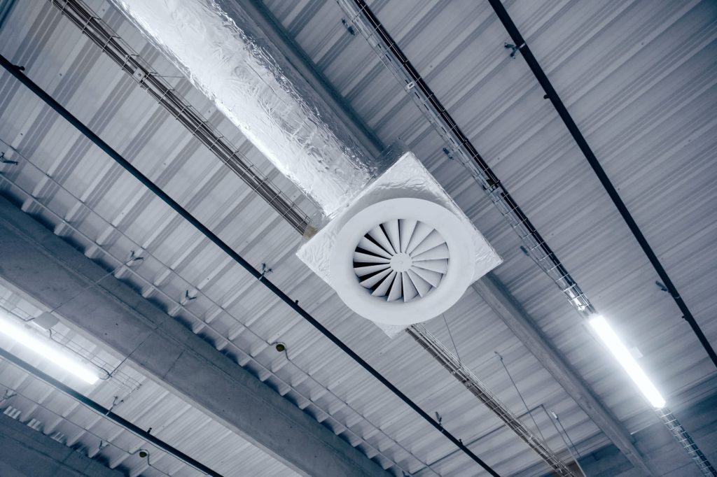 Optimisation des systèmes de ventilation pour un environnement professionnel sain par STT France